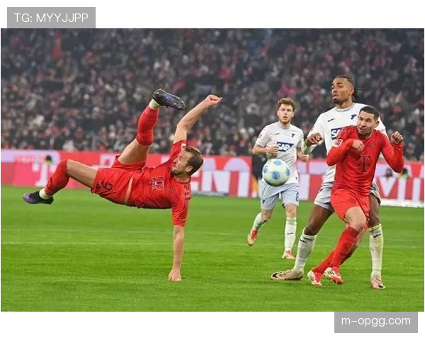 即时：比赛第70分钟，凯恩点射破门，拜仁暂时2-1反超科隆